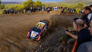 Thierry Neuville, con el Hyundai en Grecia.