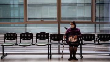 A woman wears a face mask as she waits for her turn at Del Carmen Hospital in Santiago, on April 27, 2020, amid the new COVID-19 coronavirus pandemic. (Photo by MARTIN BERNETTI / AFP)