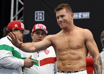 El pesaje de Canelo y Kovalev, en imágenes