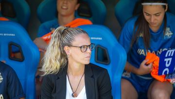 Irene Ferreras en el banquillo del Deportivo femenino.