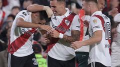 AMDEP1036. BUENOS AIRES (ARGENTINA), 19/04/2023.- Pablo Solari (i) de River celebra un gol hoy, en un partido de la fase de grupos de la Copa Libertadores entre River Plate y Sporting Cristal en el estadio Más Monumental en Buenos Aires (Argentina). EFE/ Juan Ignacio Roncoroni
