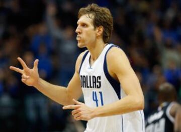 Dirk Nowitzki, tras anotar un triple.