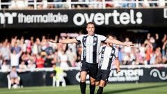 Ortuño celebra uno de sus dos goles ante el CD Tenerife.