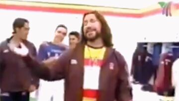 El día que Marco Antonio Solís le cantó a Monarcas Morelia en el vestidor