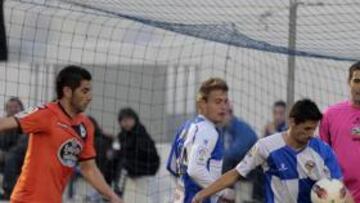 <b>SIN ACIERTO. </b>El Depor, en especial Riki, buscó el empate en el segundo tiempo, pero la defensa del Sabadell y De Navas lo impidieron.