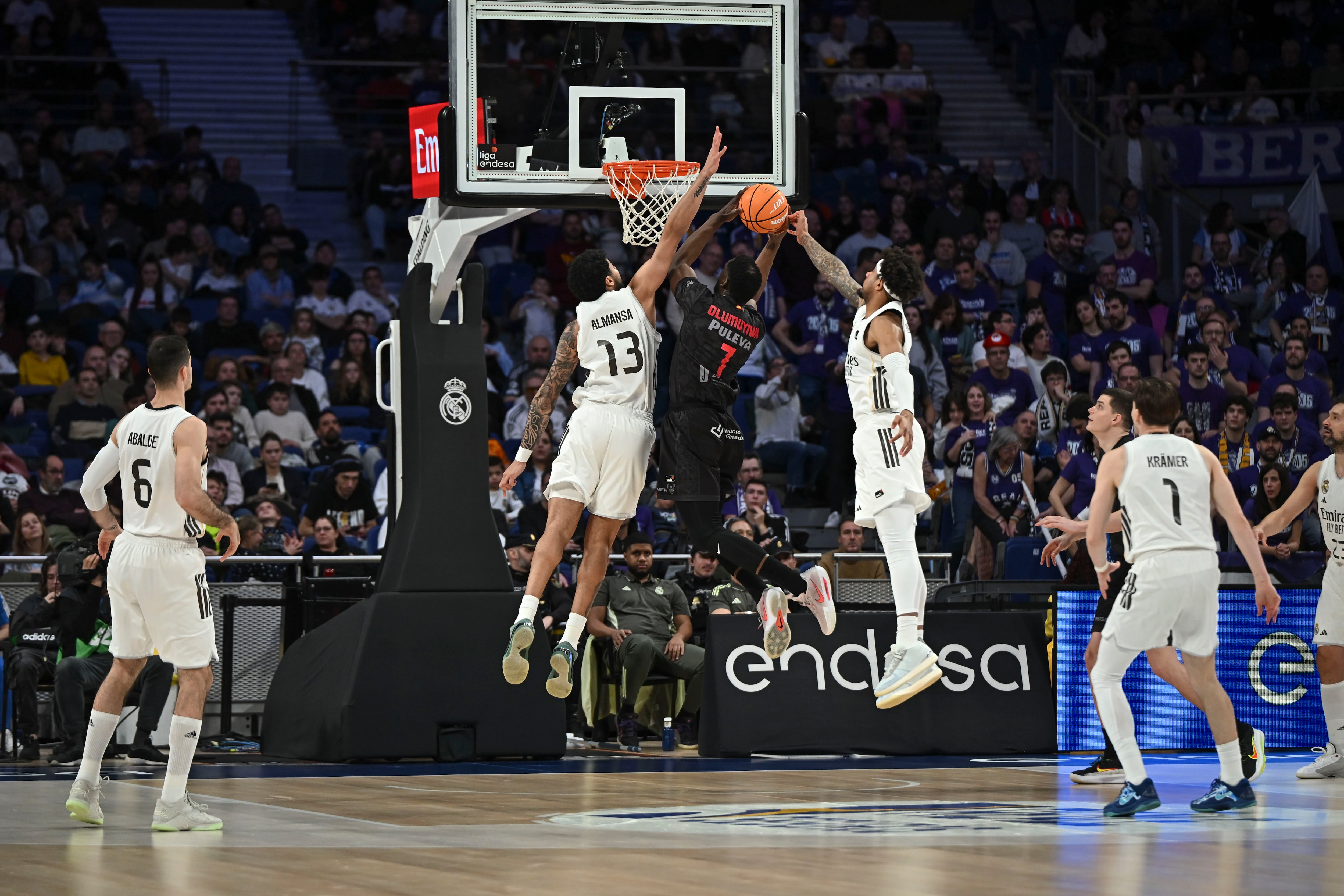 El Madrid demarra con 22 puntos y 6 triples de Kramer
