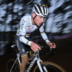 Van der Poel recae de sus molestias en la espalda