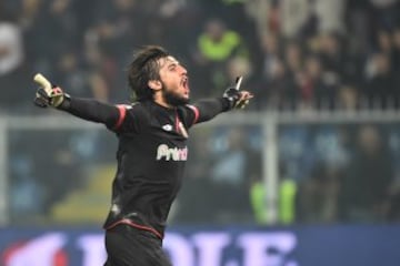 El italiano suena como uno de los candidatos para suceder a Buffon en la portería de la Juve. El prometedor portero del Genoa tan sólo tiene 23 años.