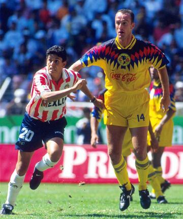 El hijo de la leyenda de Chivas nació en Los Ángeles, California pero cuenta también con la nacionalidad mexicana. Tuvo la oportunidad de medirse ante las Águilas a mediados de los años 90's. 