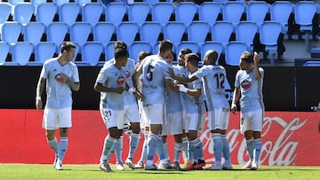 Los jugadores del Celta celebran el tanto marcado por Nolito contra el Betis en Balaídos.