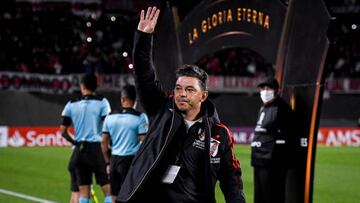 BUENOS AIRES, ARGENTINA - MAY 25: Marcelo Gallardo coach of River Plate greets the fans before the Copa CONMEBOL Libertadores 2022 match between River Plate and Alianza Lima at Estadio Monumental Antonio Vespucio Liberti on May 25, 2022 in Buenos Aires, Argentina. (Photo by Marcelo Endelli/Getty Images)