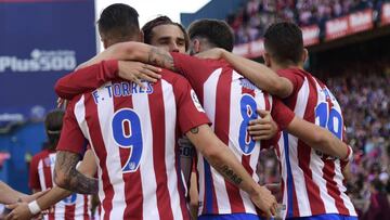 Los jugadores del Atl&eacute;tico celebran el gol de Sa&uacute;l. 