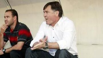 Camacho pide "más tensión" en el juego y "más confianza con el balón"