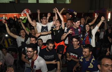 Aficionados del Huesca celebraron el ascenso a Primera División.