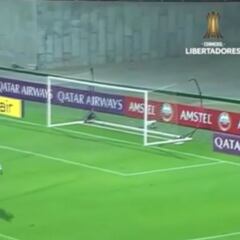 ¡Como en el barrio!: el golazo de Vargas en la Libertadores