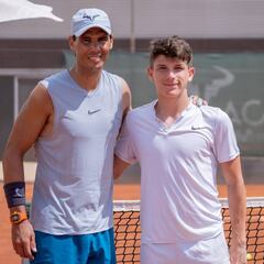 Nadal se prepara para la tierra con los talentos de su Academia
