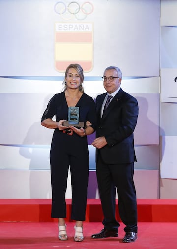 La nadadora Mireia Belmonte, el piragüista Saul Craviotto y la karateca Sandra Sánchez, entre otros muchos deportistas españoles, han sido premiados en la gala anual organizada por el Comité Olímpico Español, que reconoce los éxitos más notables de esta temporada.