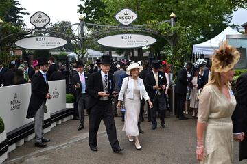 D¨ªa de estreno en el hip¨®dromo de Ascot, ciudad al sur de Inglaterra, donde se celebra la tradicional y pintoresca carrera de caballos con la presencia de la familia real brit¨¢nica.