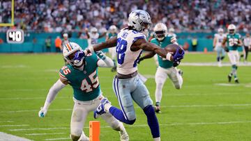 MIAMI GARDENS, FLORIDA - DECEMBER 24: CeeDee Lamb #88 of the Dallas Cowboys scores a touchdown while defended by Duke Riley #45 of the Miami Dolphins during the first quarter at Hard Rock Stadium on December 24, 2023 in Miami Gardens, Florida. Stacy Revere/Getty Images/AFP (Photo by Stacy Revere / GETTY IMAGES NORTH AMERICA / Getty Images via AFP)