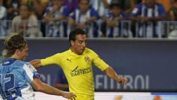 <b>UN CRACK. </b>Santi Cazorla ante Kris en el partido que enfrentó a Málaga y Villarreal la pasada temporada.
