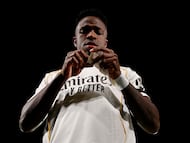 The Brazilian winger has been ruled out of appearing in the game at Mestalla.