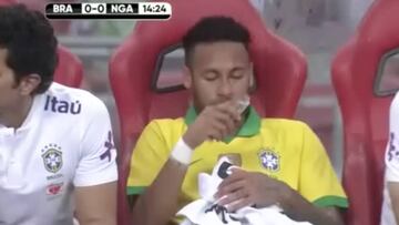 Neymar no se lo puede creer: sus lágrimas en el banquillo tras lesionarse lo dicen todo