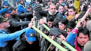 <b>LOCURA. </b>Rosario, la ciudad natal de Messi, vive enloquecida la presencia de la albiceleste; las largas colas en el estadio se mantendrán.