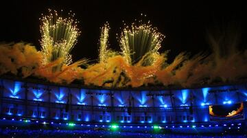 . Rio De Janeiro (Brazil), 05/08/2016.- Fireworks illuminate the sky over the Maracana Stadium during the Opening Ceremony of the Rio 2016 Olympic Games in Rio de Janeiro, Brazil, 05 August 2016. (Brasil) EFE/EPA/SERGEY ILNITSKY