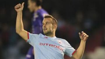 <b>HÉROE EN ZORRILLA. </b>Joan Tomas celebró por todo lo grande el gol que le dio la victoria al Celta.