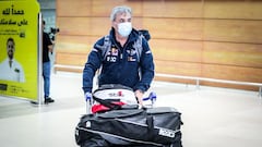 Carlos Sainz llegando al aeropuerto de Yeda.