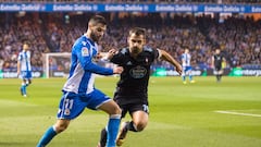 Jonny intenta taponar un centro de Carles Gil durante el derbi gallego de Riazor. 