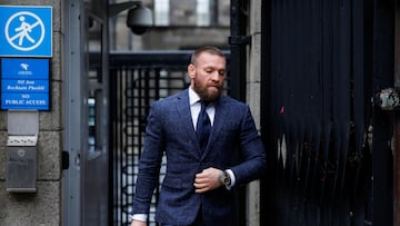 Conor McGregor saliendo del Tribunal de Irlanda.