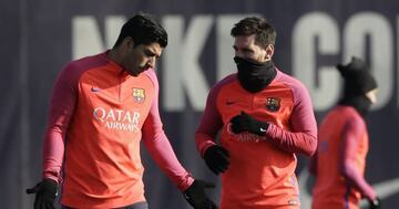 FC Barcelona's Lionel Messi, right, and Luis Suarez