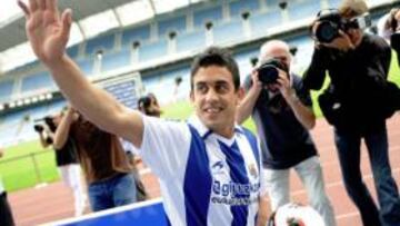 <b>PRIMER CONTACTO. </b>Ifrán saluda a la afición en Anoeta.