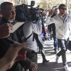 Ramos, aclamado en la llegada del Real Madrid a Sevilla