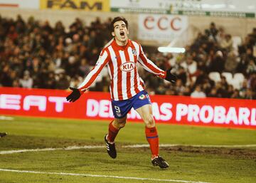 En la temporada 2006/07 el jugador nacido en Sanlúcar de Barrameda llegó al Vicente Calderón a cambio de tres millones de euros. Sus primneros años defendiendo la camiseta del conjunto del Manzanares no fueron del todo bueno por lo que buscó una cesión en el Mallorca, club en el que cuajó notables actuaciones. Tras ello volvió al Atlético de Madrid. Con el Atleti ganó una UEFA Europa League y una Supercopa de Europa.