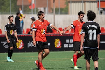 El exfutbolista Fernando Morientes (c) y el actor Miguel Ángel Muñoz (c-dcha), durante la tercera edición del Encuentro de las Estrellas. 