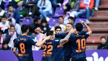 Rodrigo celebra el segundo gol del Valencia ante el Valladolid.