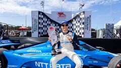 USA9889. LAGUNA SECA (CA, EEUU), 11/09/2022.- Fotografía cedida por la IndyCar donde aparece el piloto español Álex Palou del equipo Chip Ganassi mientras celebra su victoria en la última carrera de IndyCar junto a su equipo este domingo en Laguna Seca, una pista de carreras cerca de Salinas, California. Palou (Chip Ganassi) ganó este domingo en Laguna Seca la última carrera de IndyCar en 2022 superando a un Will Power (Team Penske) que partió desde la pole y que terminó tercero para proclamarse campeón de esta temporada logrando así su segundo título. EFE/Travis Hinkle/IndyCar /SOLO USO EDITORIAL /NO VENTAS /SOLO DISPONIBLE PARA ILUSTRAR LA NOTICIA QUE ACOMPAÑA /CRÉDITO OBLIGATORIO
