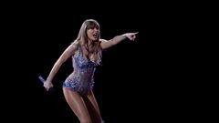 Concierto de Taylor Swift en París termina en polémica luego de que un asistente optara por dejar a su bebé en el suelo del recinto. Así respondió el venue.