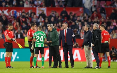 Parada del partido por lanzamiento de objetos.