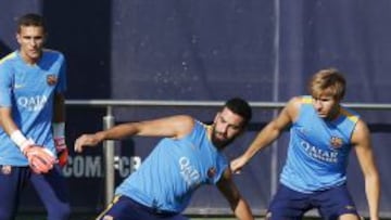 Arda fue de los primeros en llegar a la Ciutat Esportiva y compartió momentos con Luis Suárez.