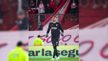 El arquero colombiano ingresó al minuto 29 en el duelo frente a Huracán, luego de la lesión del arquero titular Tomas Marchiori.
