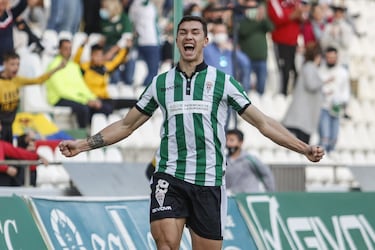 Adrián Fuentes regresa a El Arcángel