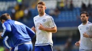 Gary Cahill y Cesc Fabregas, titulares ante el Arsenal.