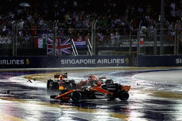 El incidente en la salida que dejó fuera a Alonso y Vettel