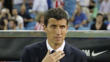 GRA553. MADRID, 24/09/2013.- El entrenador de Osasuna, Javier Gracia Carlos, durante el partido de Primera Divisi&oacute;n ante el Atl&eacute;tico de Madrid que disputan esta noche en el estadio Vicente Calder&oacute;n. EFE/Alberto Mart&iacute;n