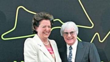 <b>EL NEGOCIO ES EL NEGOCIO. </b>Ecclestone junto a Rita Barberá, alcaldesa de Valencia.