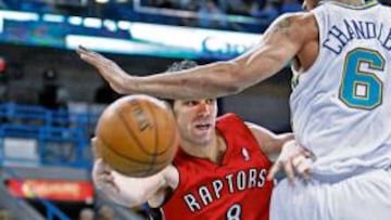 <b>ASISTENCIA. </b>Calderón dobla pase en Nueva Orleans ante Chandler.