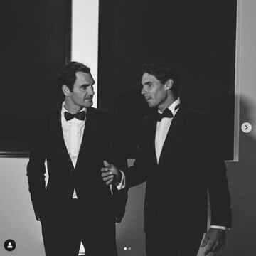 El tenista español también subió a su instagram algunas fotografías del evento donde se le puede ver dialogando con su compañero de equipo Roger Federer. 